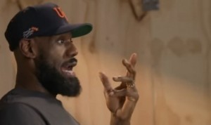 华体会官方入口-詹姆斯：赛程密集导致我们没有训练时间 就只能忙里偷闲交流战术