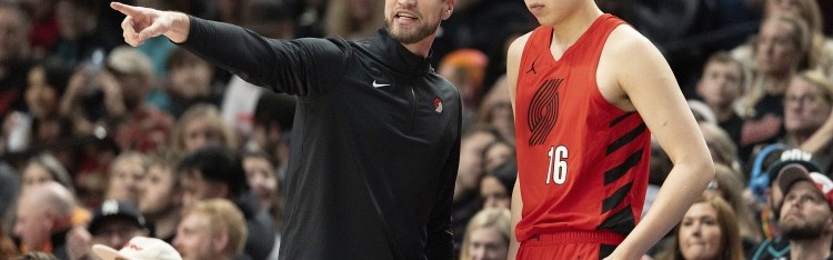 杨毅：斯普利特把杨瀚森当苦力 球队核心是锋线 得围绕他们转